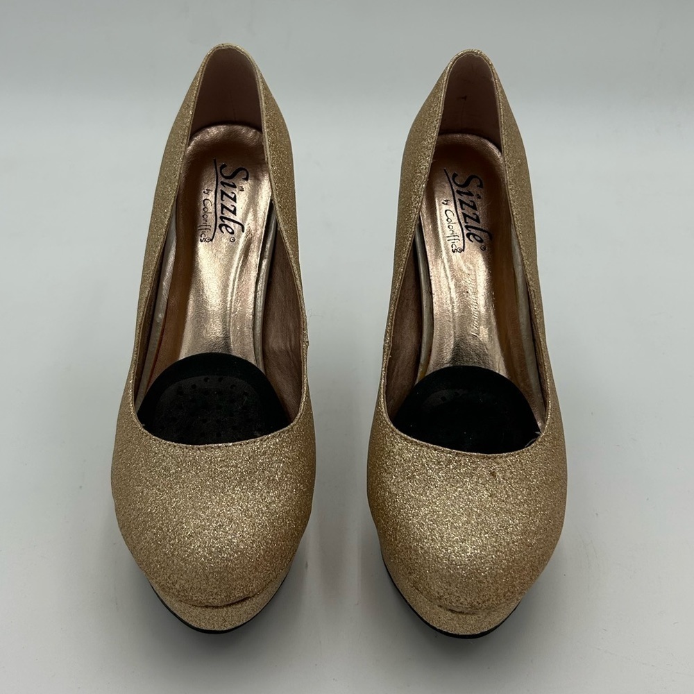 Sizzle by Coloriffics Gold Glitter Pumps - Picture 2 of 7